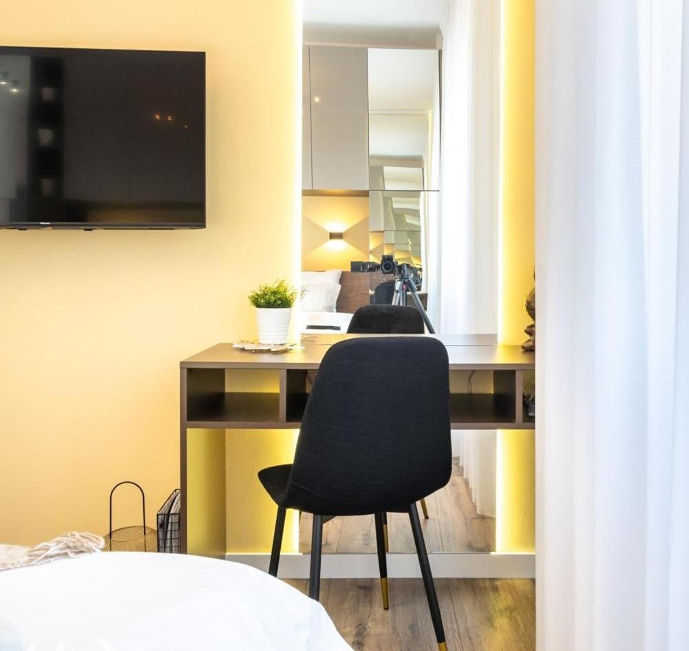 Majestic Apartament With View In Magheru Bukarest Exteriör bild