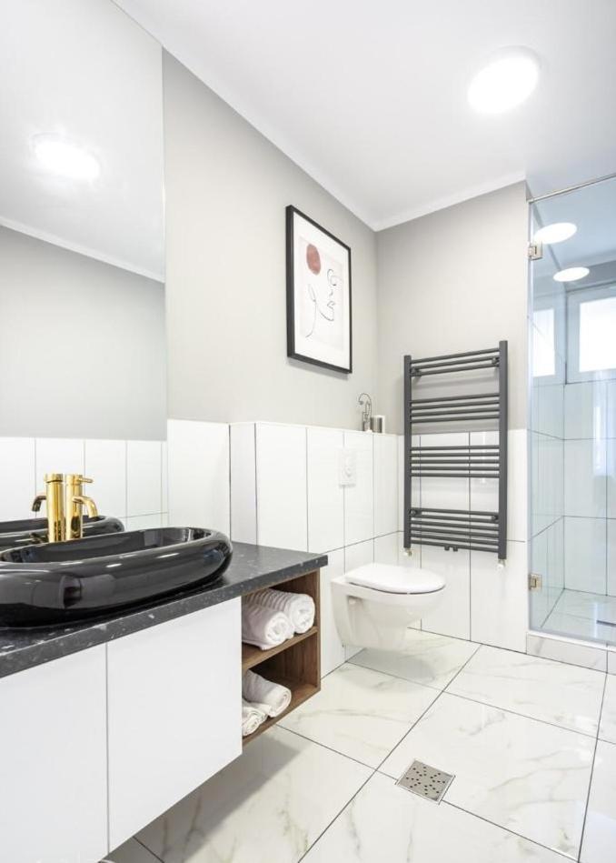 Majestic Apartament With View In Magheru Bukarest Exteriör bild