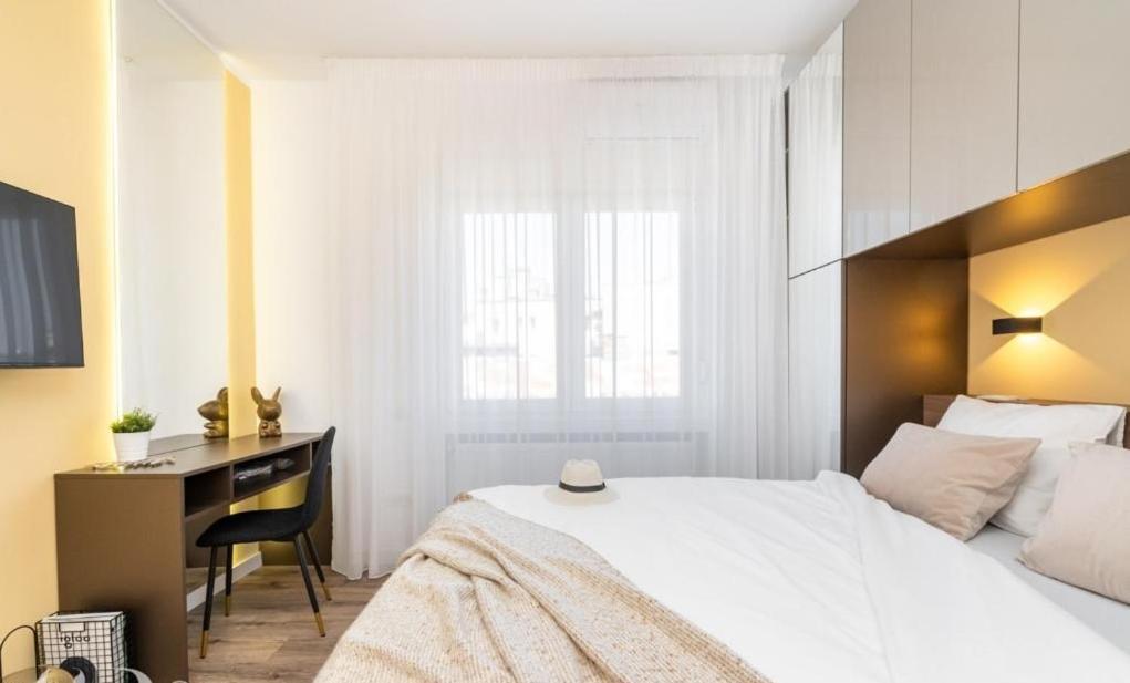 Majestic Apartament With View In Magheru Bukarest Exteriör bild