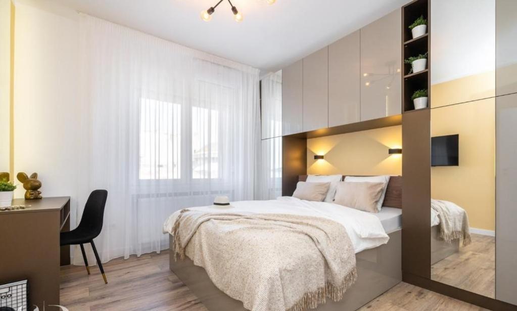 Majestic Apartament With View In Magheru Bukarest Exteriör bild